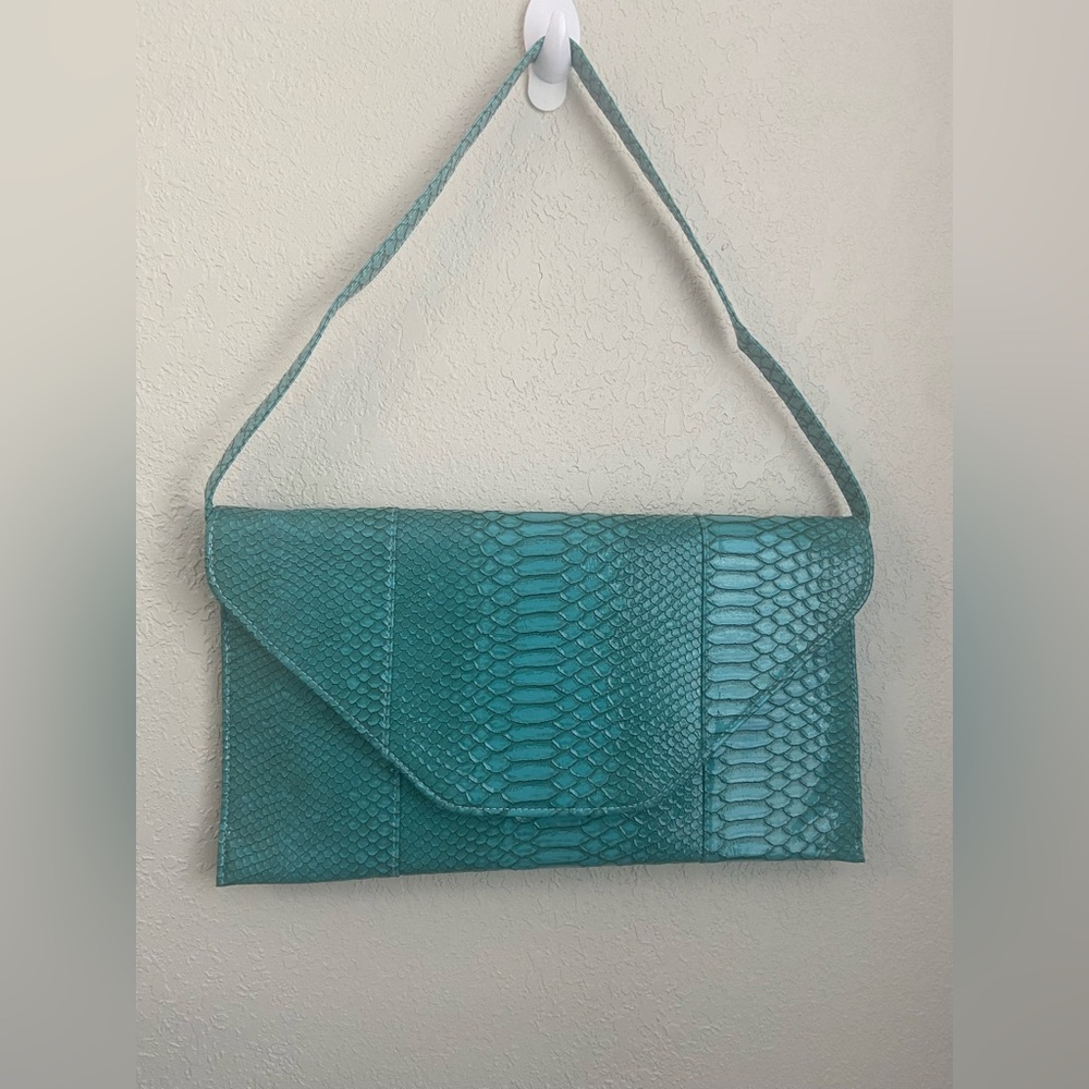 NWT Animal Print Faux Leather Elegant Turquoise Large Shoulder/Envelope  Bag